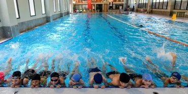 bornova-belediyesinden-ucretsiz-yuzme-kurslari-UAKiRVWs.webp