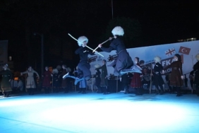 golcuk-anitparkta-kafkas-folklor-etkinligi-duzenleniyor-EXsWn1Rf.jpg