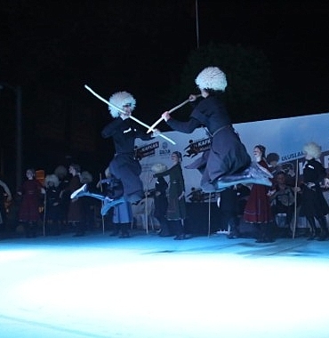 golcuk-anitparkta-kafkas-folklor-etkinligi-duzenleniyor-EXsWn1Rf.jpg