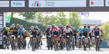 sakaryada-nefes-kesen-sampiyona-genc-pedallar-zirve-icin-yaristi-MtBqftcg.webp
