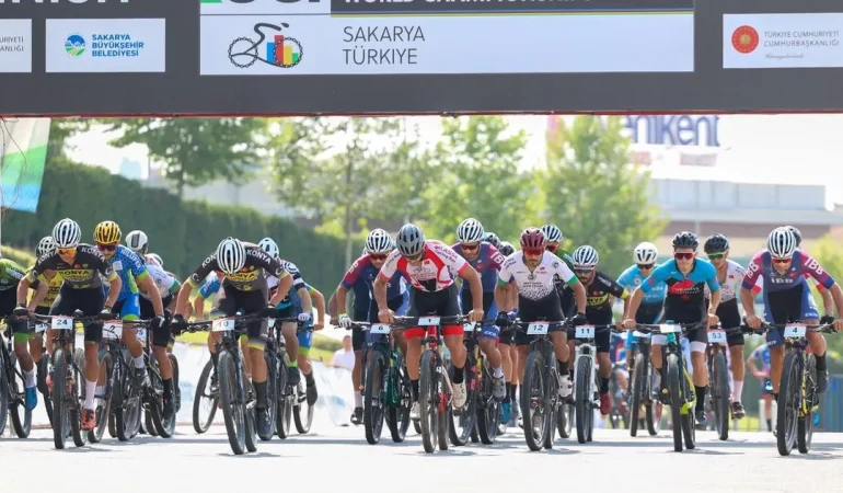sakaryada-nefes-kesen-sampiyona-genc-pedallar-zirve-icin-yaristi-MtBqftcg.webp