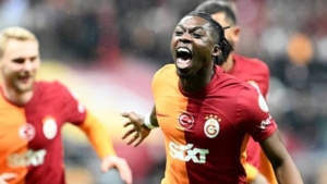 derrick-kohnden-galatasaraya-veda-yeni-istikameti-aciklandi-FS7G13Uk.jpg