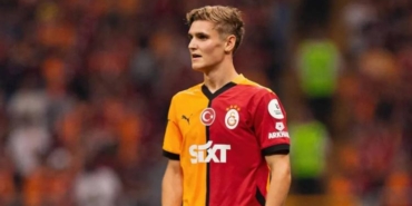 galatasaraydan-elias-jelert-icin-southamptona-gecici-transfer-ve-satin-alma-opsiyonu-aciklandi-y123d8fq.jpg
