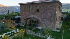hakkaride-bir-anadolu-senligi-ile-kultur-ve-sanat-etkinlikleri-halkla-bulusuyor-ImAAUgR8.jpg