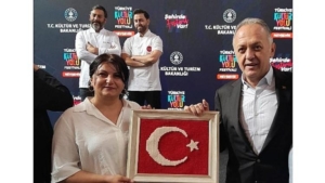 turk-bayragini-atolyemizde-dokuyarak-hediye-ettik-tRevc5Ot.jpg