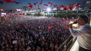 kadikoyde-chp-mitingleri-suruyor-adalet-ve-demokrasi-vurgusu-4NFAHIJz.jpg