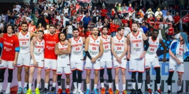 turkiye-a-milli-basketbol-takimi-eurobasket-2025-ceyrek-finalinde-polonyaya-karsi-mucadele-ediyor-dh3QZ7ei.jpg