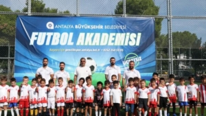 antalya-buyuksehir-belediyesi-futbol-akademisi-611-yas-grubu-icin-ucretsiz-egitim-ve-antrenman-imkani-VL1eU7zb.jpg