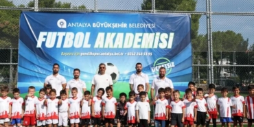antalya-buyuksehir-belediyesi-futbol-akademisi-611-yas-grubu-icin-ucretsiz-egitim-ve-antrenman-imkani-VL1eU7zb.jpg