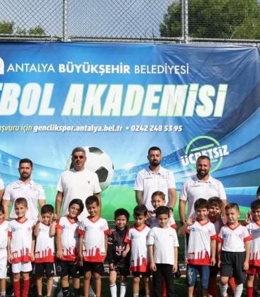 antalya-buyuksehir-belediyesi-futbol-akademisi-611-yas-grubu-icin-ucretsiz-egitim-ve-antrenman-imkani-VL1eU7zb.jpg
