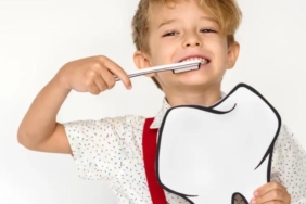 cocuklarda-flor-ve-dis-macunu-guvenligi-dogru-secim-icin-altin-kurallar-iQ35aPpa.jpg