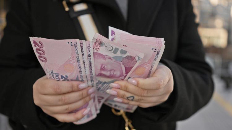 hsbc-raporunda-turkiyede-2025-asgari-ucretine-20-artis-beklentisi-ve-2026-enflasyon-tahmini-eHPNCz93.jpg