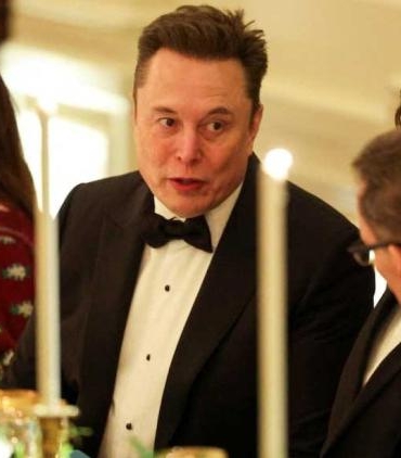 musk-ve-trump-beyaz-sarayda-yeniden-bir-araya-geldi-gundemdeki-is-dunyasi-liderleri-masada-4tTxXyGY.jpg