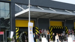 sakarya-auto-king-oto-servisin-yeni-bayisi-acilisi-kadin-yonetici-ve-modern-altyapi-vurgusu-Av38bAFP.jpg