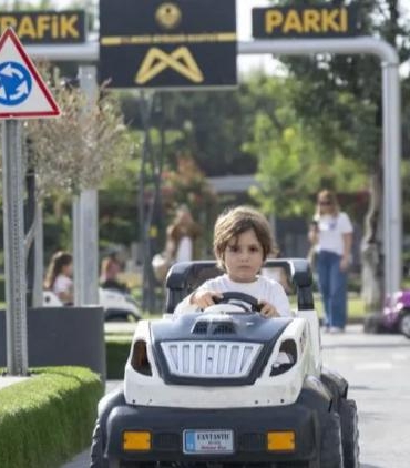 trafik-park-cocuklar-icin-guvenli-surus-deneyimi-ve-aile-keyfi-FECabHtB.jpg