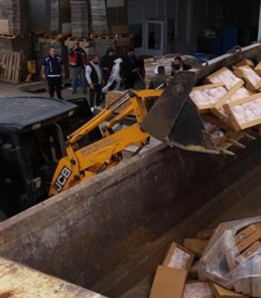 antalyada-bozulmus-etten-urunler-imha-edildi-25-ton-tavuk-urunu-piyasaya-surulmek-uzereydi-K1m1bKEv.jpg