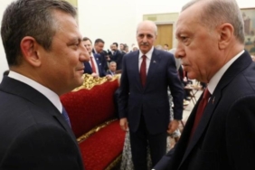 erdogan-dedemi-sormak-siyasetin-derecesi-oldugunu-gosterdi-phR3xcuv.jpg