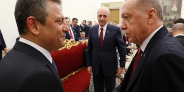 erdogan-dedemi-sormak-siyasetin-derecesi-oldugunu-gosterdi-phR3xcuv.jpg
