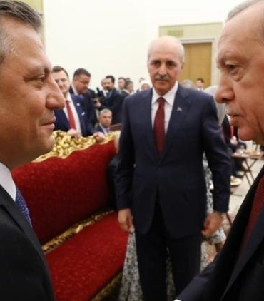 erdogan-dedemi-sormak-siyasetin-derecesi-oldugunu-gosterdi-phR3xcuv.jpg