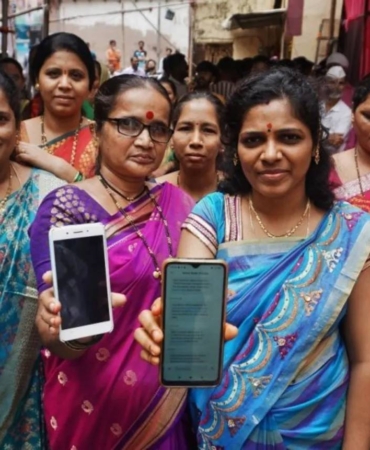 hindistanda-kadinlara-verilen-nakit-destek-ev-islerinin-degerini-artiran-dev-program-fA587XAs.jpg