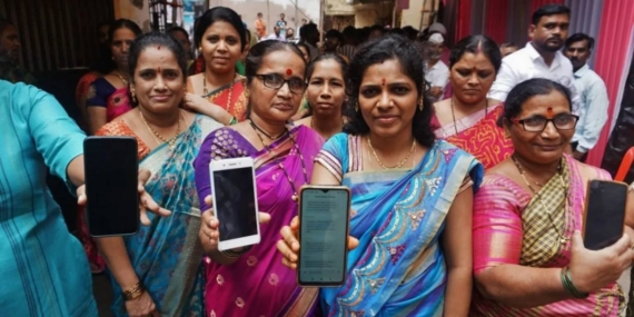 hindistanda-kadinlara-verilen-nakit-destek-ev-islerinin-degerini-artiran-dev-program-fA587XAs.jpg