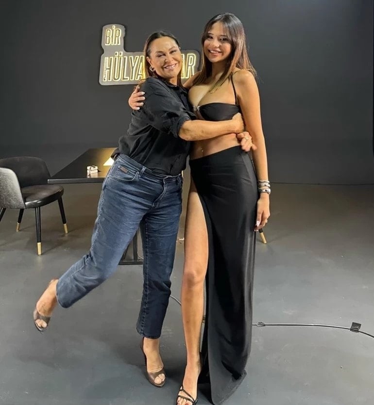 Hülya Avşar ile Merve Taşkın Sohbetinde Tepkiler ve Açıklama