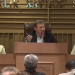 mecliste-gerginlik-bahadirin-ozcana-yonelttigi-sozler-ve-ruhsat-tartismasi-9wLFiJ4A.jpg