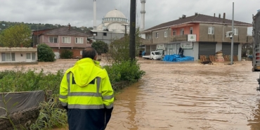 Sakarya'nın Karasu İlçesinde Dere Taştı Ev ve İş Yerlerini Su Bastı