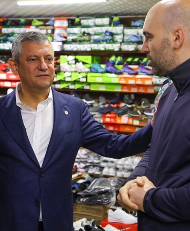 YENİ Parti Lideri Özgür Özel Rize'de Selden Etkilenen Esnafı Ziyaret Etti
