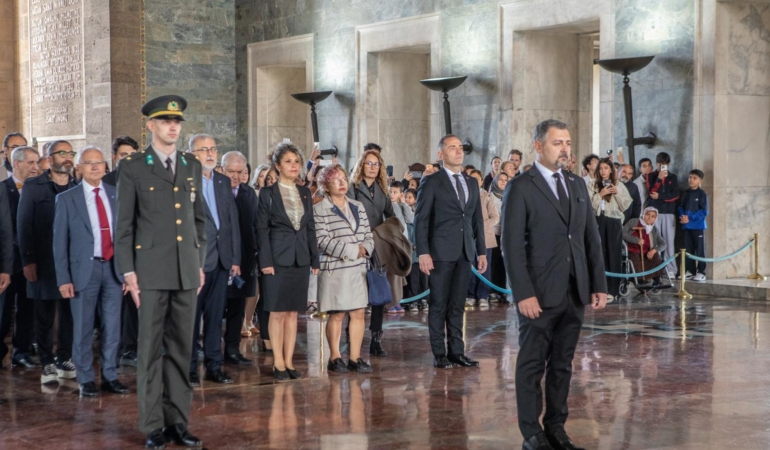 Muayenehaneler Derneği 1 Ekim Ulusal Muayenehane Hekimleri Gününde Anıtkabir'i Ziyaret Etti
