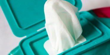 Birleşik Krallık Plastik İçeren Tek Kullanımlık Islak Mendillerin Satışını Yasaklıyor