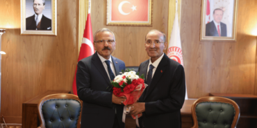 Bekir Bozdağ Sağlık Gerekçesiyle TBMM Başkanvekilliği Görevini Yusuf Beyazıt'a Devretti