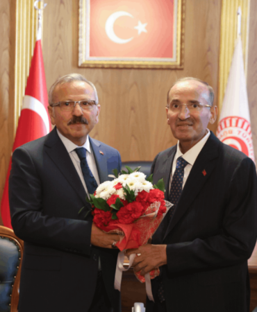 Bekir Bozdağ Sağlık Gerekçesiyle TBMM Başkanvekilliği Görevini Yusuf Beyazıt'a Devretti