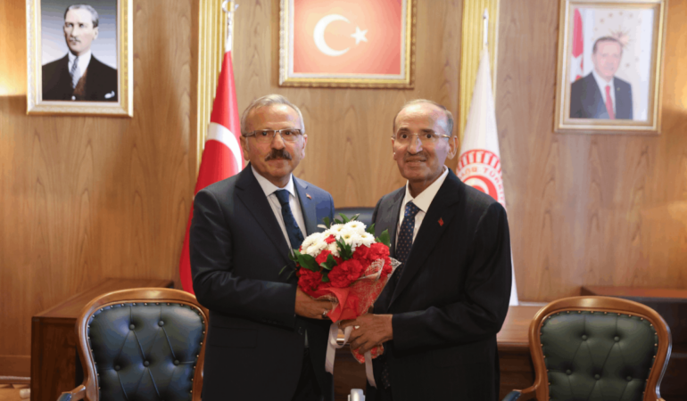 TBMM Başkanvekilliği Görevini Bırakan Bekir Bozdağ Görevini Yusuf Beyazıt'a Devretti