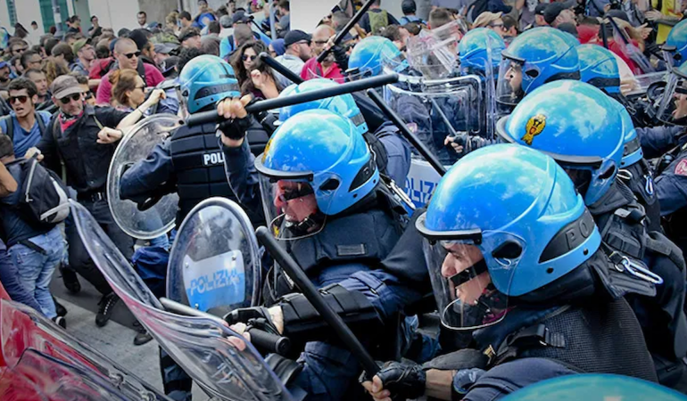 Avrupa'da protesto dalgası: Paris'te sokağa çıkma yasağı, Milano'ya asker